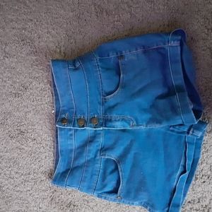 Jean shorts (the buttons)